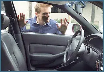 Safe Key Shop Warren, MI 586-413-7756 - 19-locked-keys-in-car